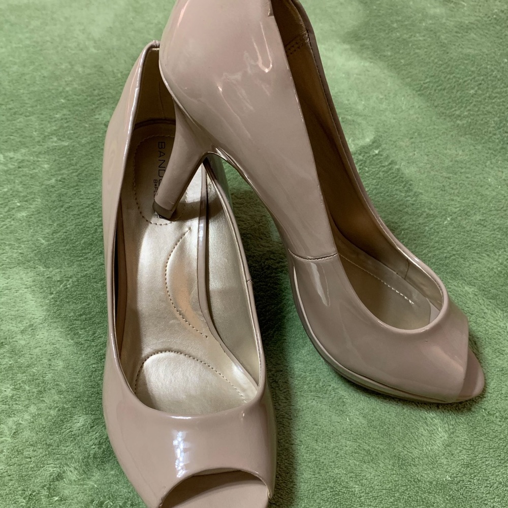 Bandolino Beige Patent Leather Peep Toe Pumps